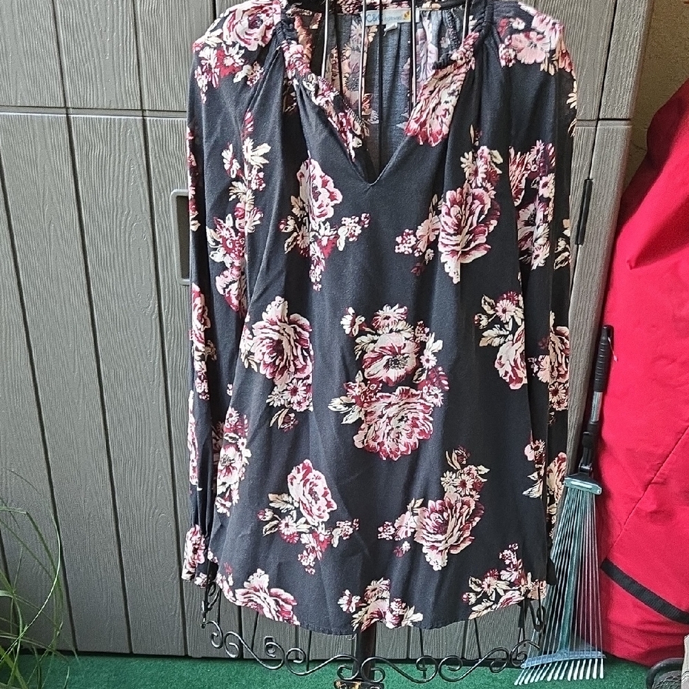 C&C California Black and Pink Floral Blouse